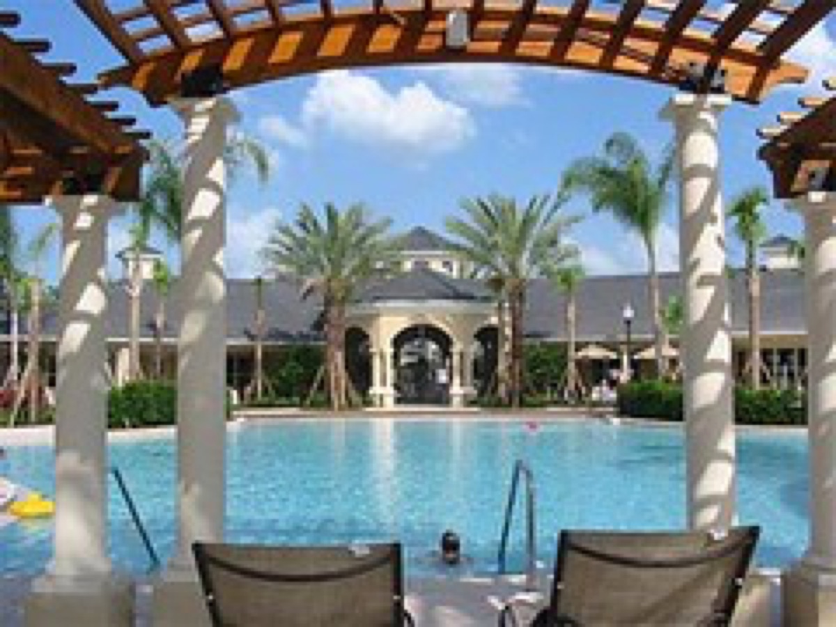 un resort lussuoso con una villa privata
