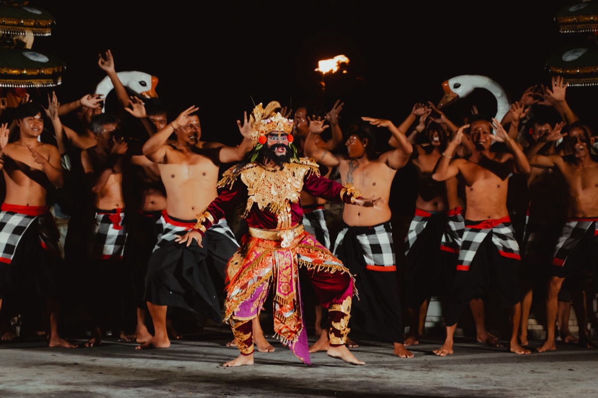 île de Tahiti, habitant traditionnel en costume