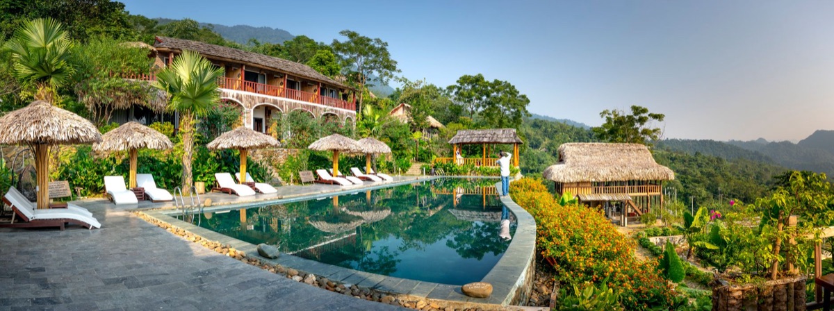 vila de resort com piscina infinita