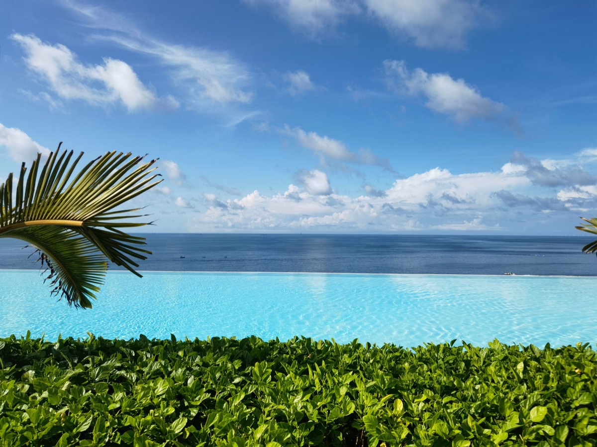 Resort infinity pool with ocean view