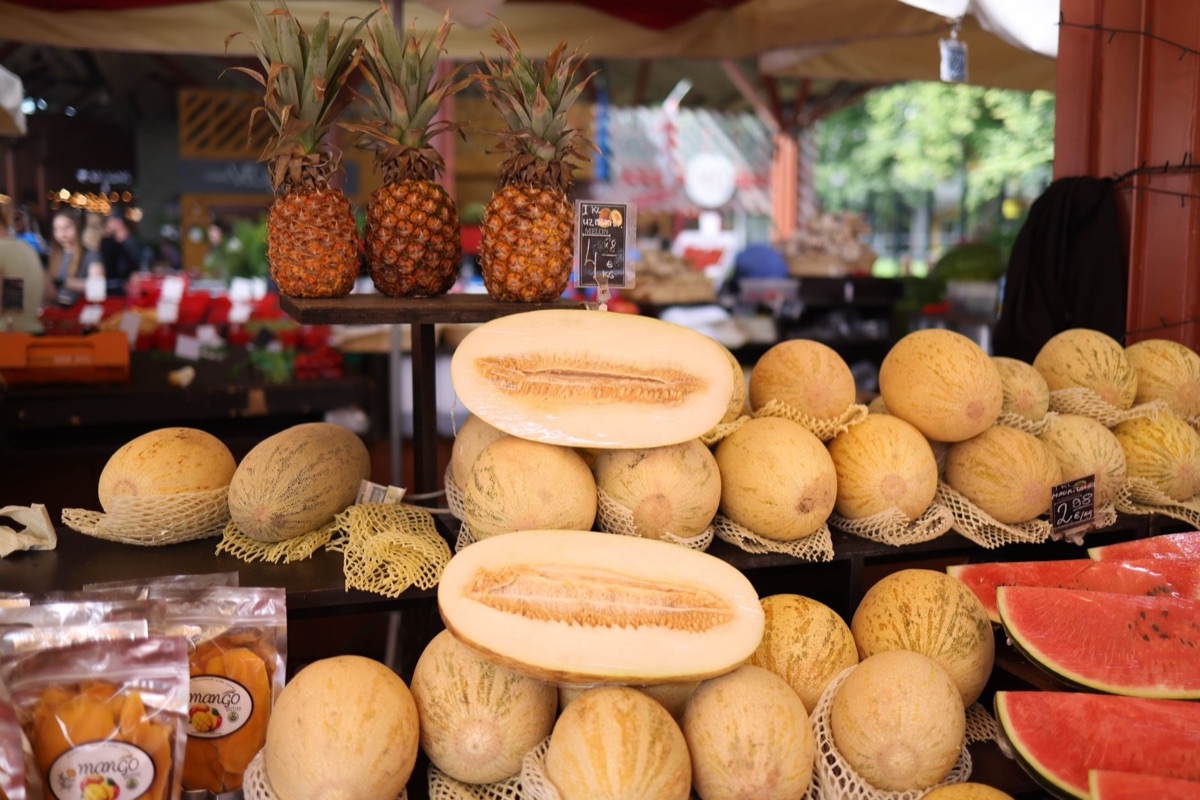 mercado de comidas locais em borabora