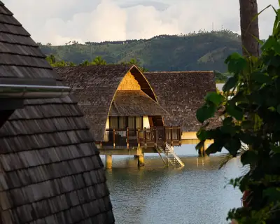 Classement bungalows flottants : guide pour choisir votre séjour